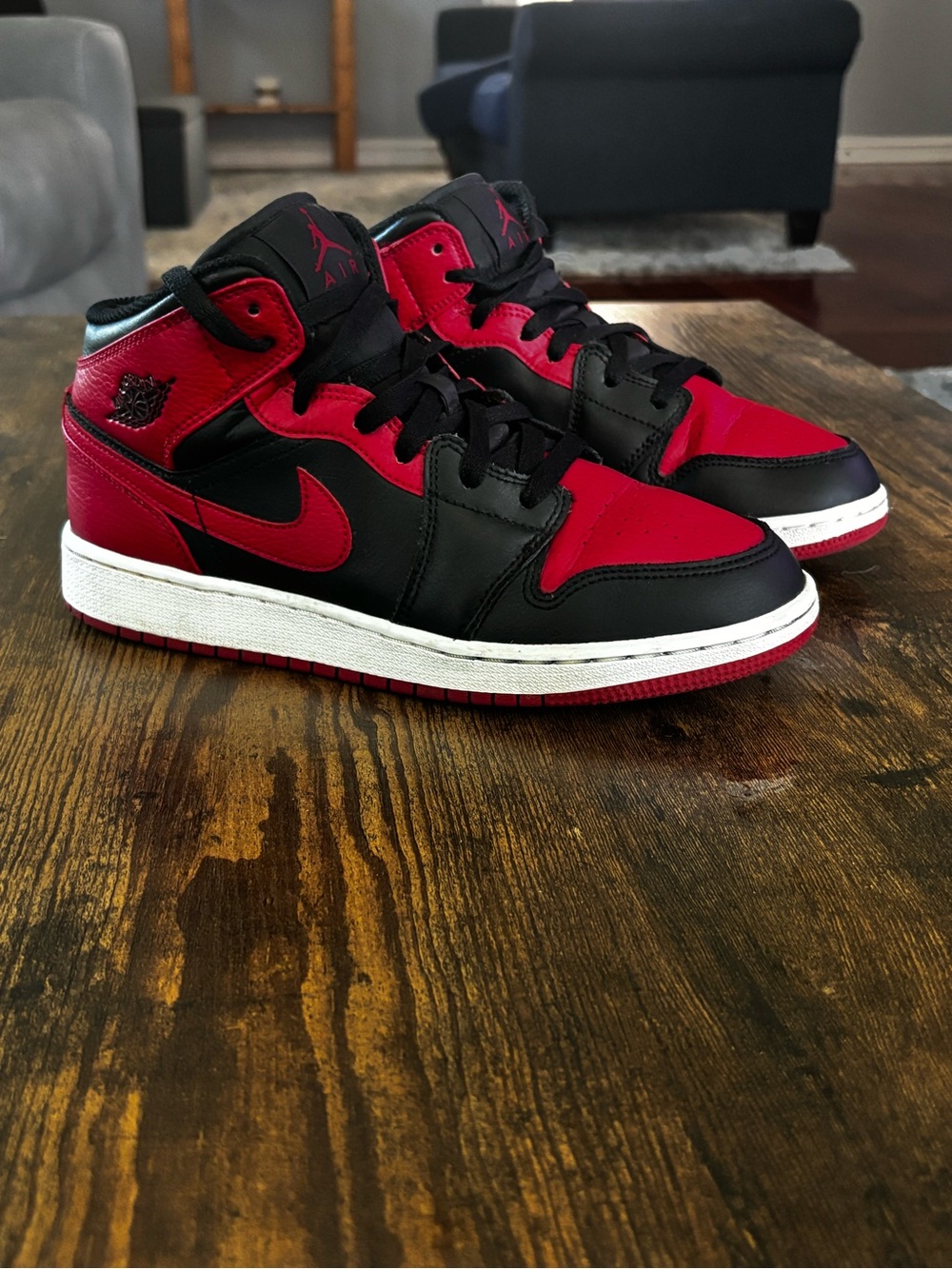 Retro Nike Air Jordan 1 Mid Black and Red Basketball Shoes 6.5 Y Back to School